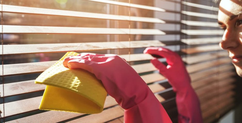 How to Clean Wooden Blinds. The Complete Step-by-Step Guide - English