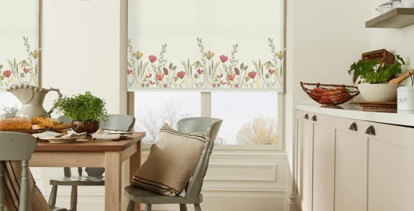 What Blinds Are Best For Kitchens Expert Tips Advice English Blinds   Wildflowers Poppy Patterned Roller Blinds In Kitchen 600x306 