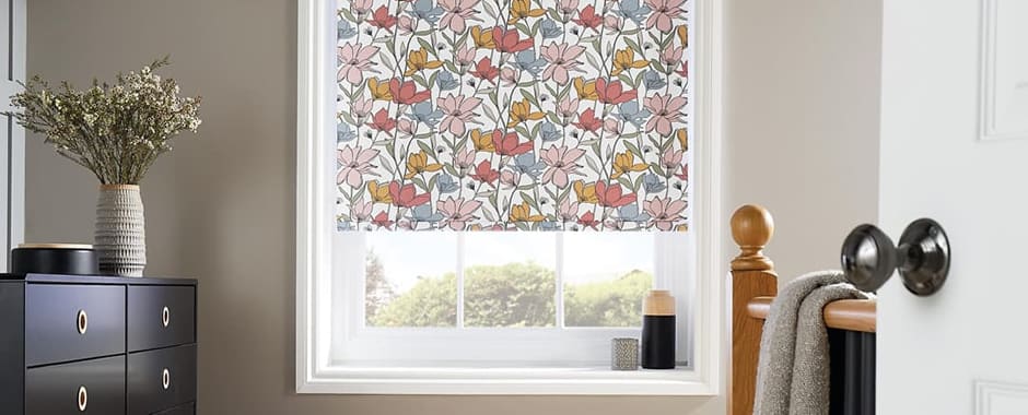 Rhododendron retro patterned roller blind