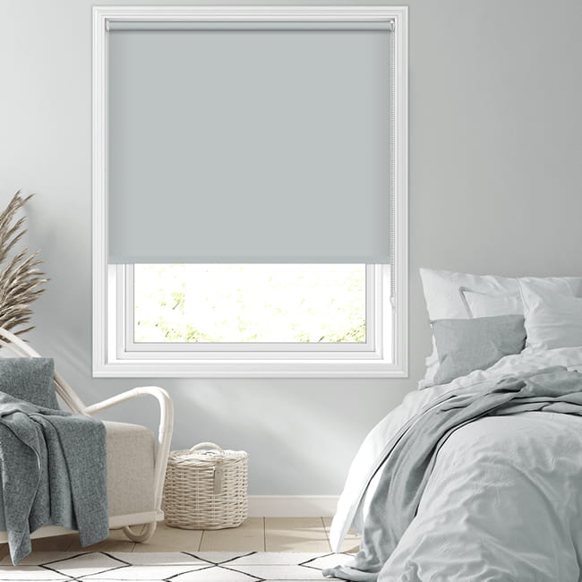 https://www.englishblinds.co.uk/pd-img/vitsy-light-grey-thermal-blackout-bedroom-roller-blinds-3-1311.jpg